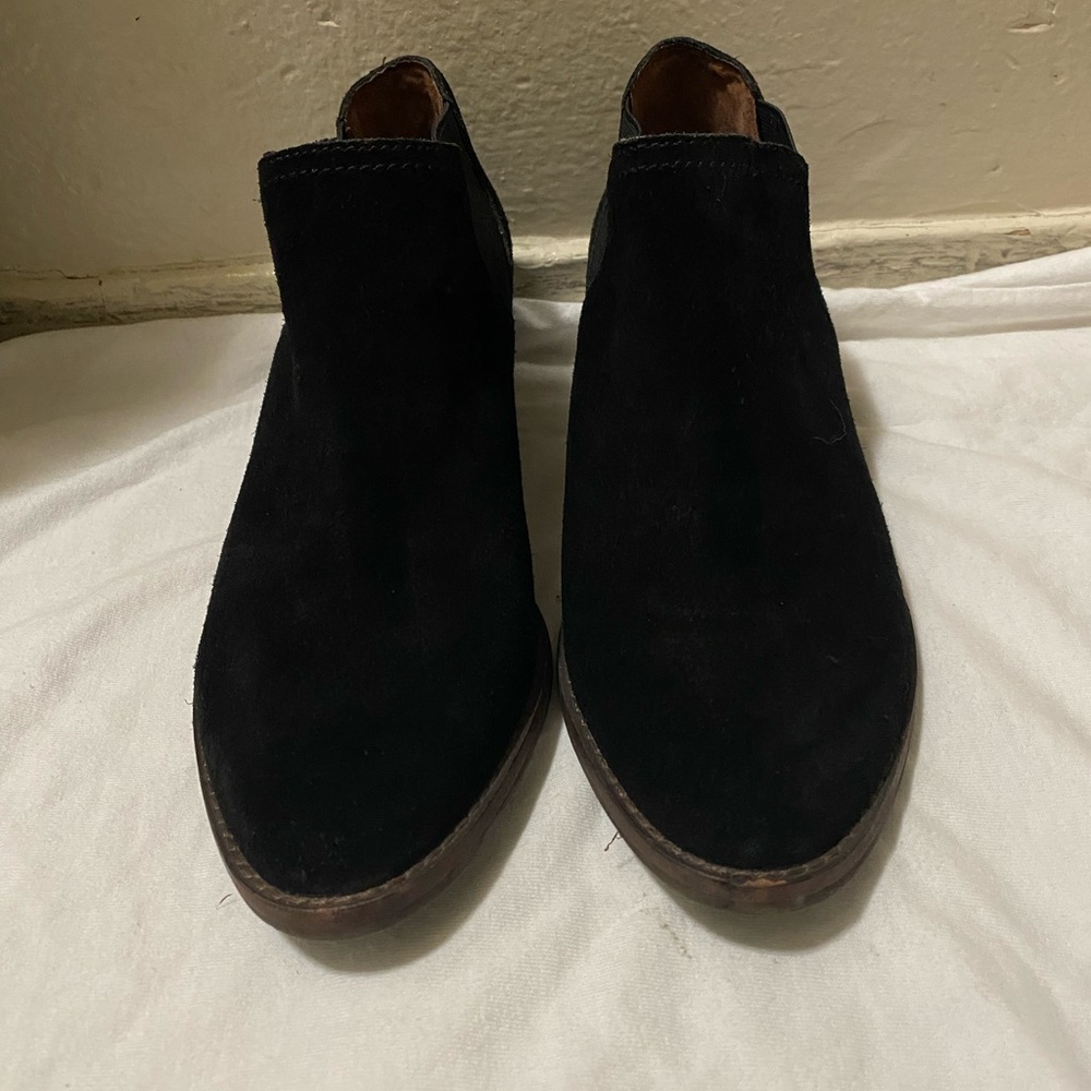 Lucky Brand Black Ankle Booties Sleek Minimalist Design